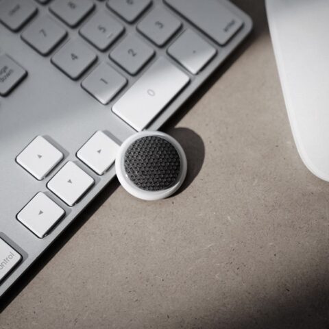 4x Matte Spigen AirSkin Shield hidrogel film za Apple AirTag (KARBON) - Slika 15