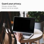 SPIGEN SAFE VIEW MACBOOK AIR 13 M2 / M3 / M4 / 2022-2025 zaštitna folija (PRIVACY) - Slika 11